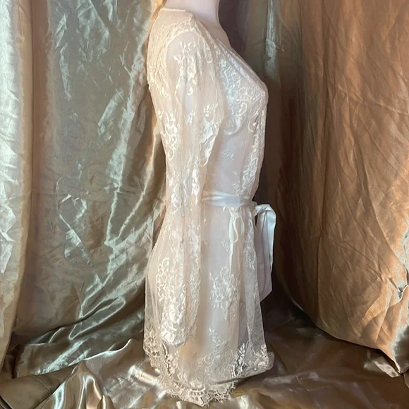 Honey Birdette Ivory Lovelace Short Robe